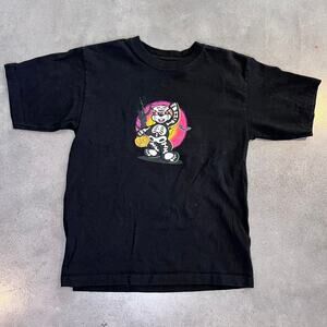 Bucees beaver black halloween tshirt Youth Medium gender neutral spooky costume